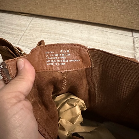 Lucca Lane Women's Meyna Terracotta Brown Suede Zip Gold Hardware Boots 8.5 EUC - Picture 9 of 9